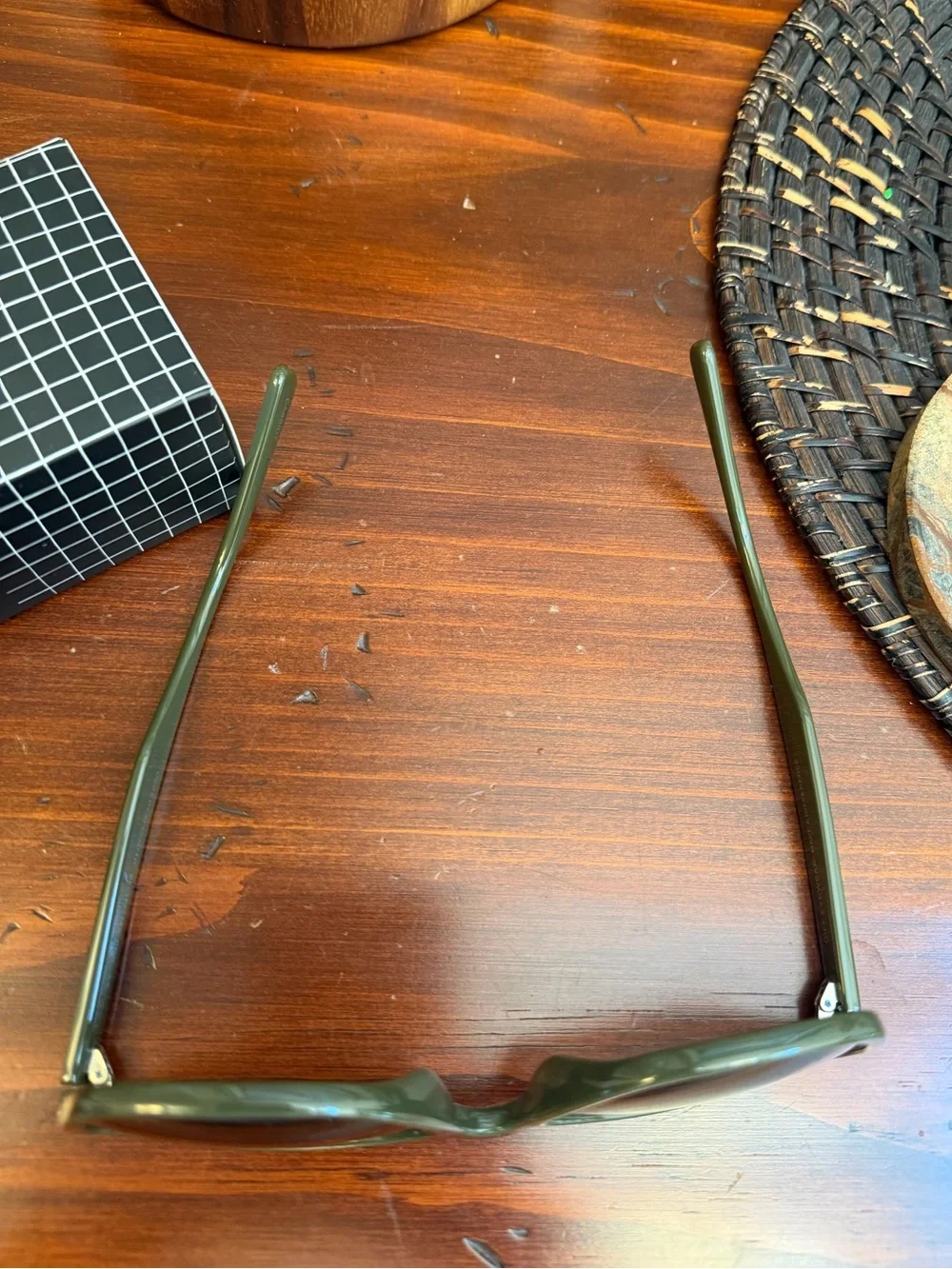 DIFF EYEWEAR Cassidy Sunglasses in an olive green color with polarized lenses